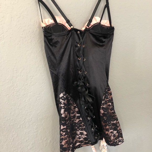 Lingerie - Picture 5 of 6